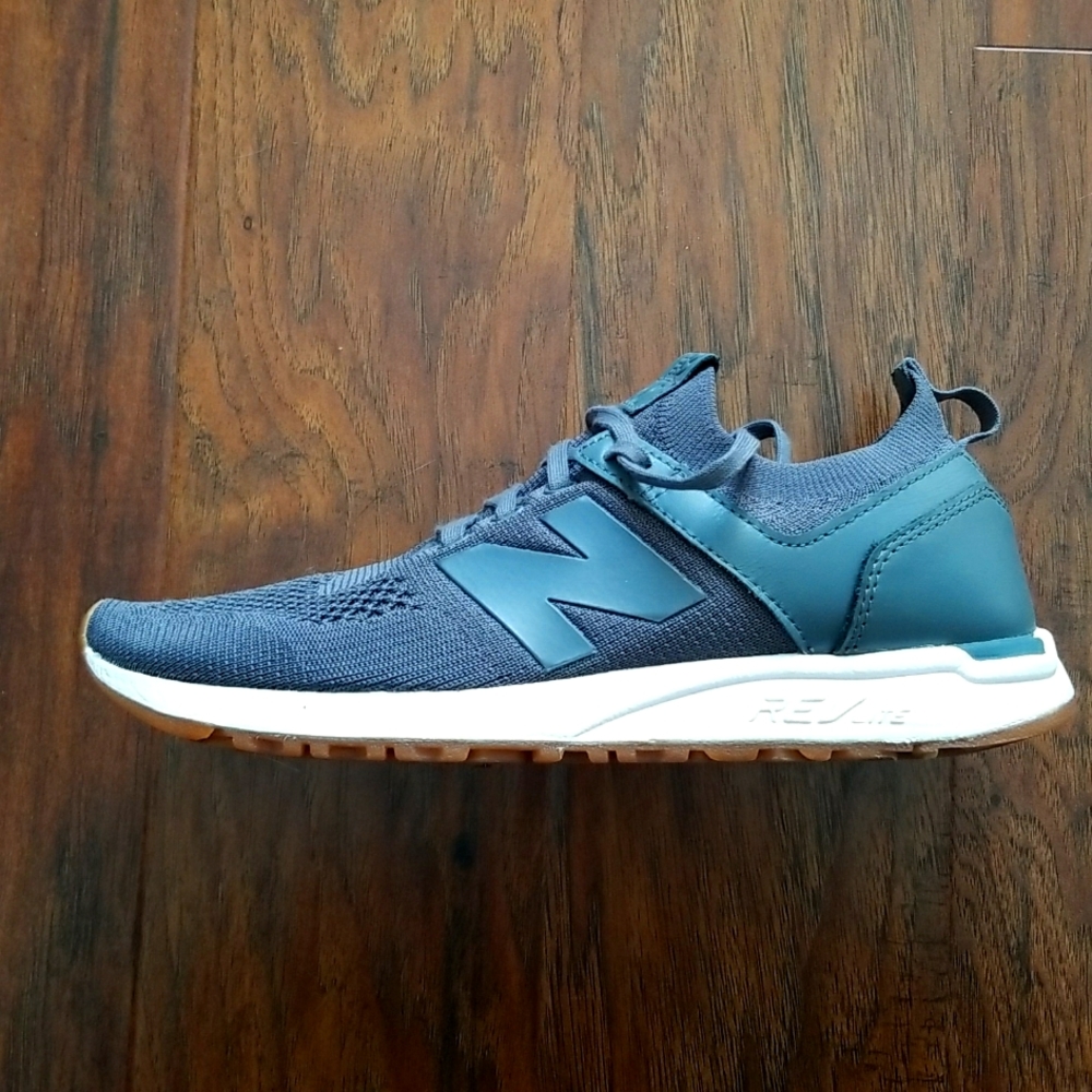 New Balance 247 - excellent condition US size 8